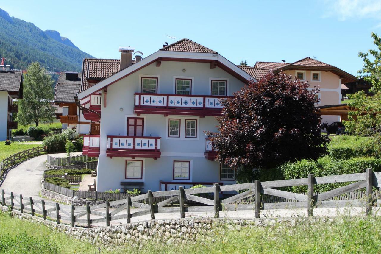 Casa Azzurra Apartman Pozza di Fassa Kültér fotó